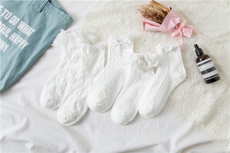 Simple White Medium Tube Bubble Mouth Lace Socks Wholesale Nihaojewelry display picture 9