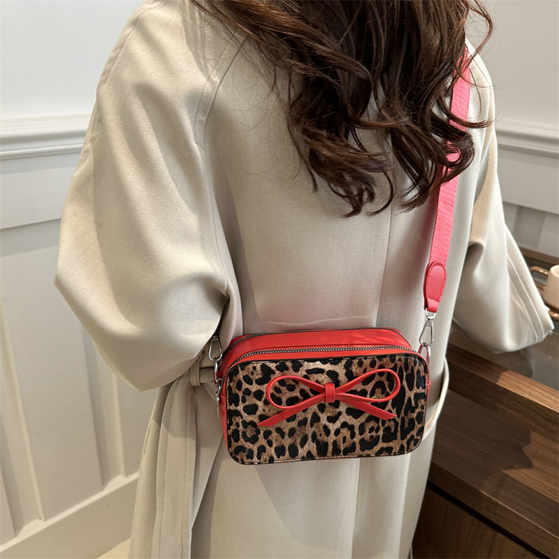 Bolso bandolera de un solo hombro rojo de moda bowknot 2024 invierno nuevo salvaje ins popular de este año pequeño bolso cuadrado marea