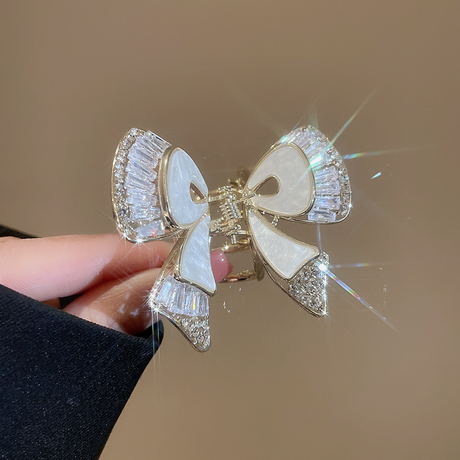 Zircon Fritillaria Horquilla de mariposa de doble capa Temperamento exquisito de alta calidad Clip de tiburón en la parte posterior de la cabeza Clip de agarre de moda Accesorios para el cabello femenino