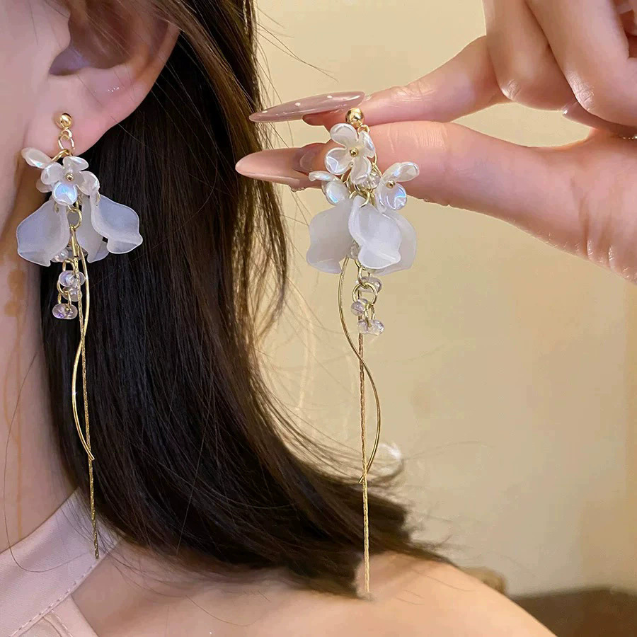 2026 viento falso sensación de atmósfera super inmortal pendientes de flores de malla temperamento suave de chiffon para mujeres pendientes