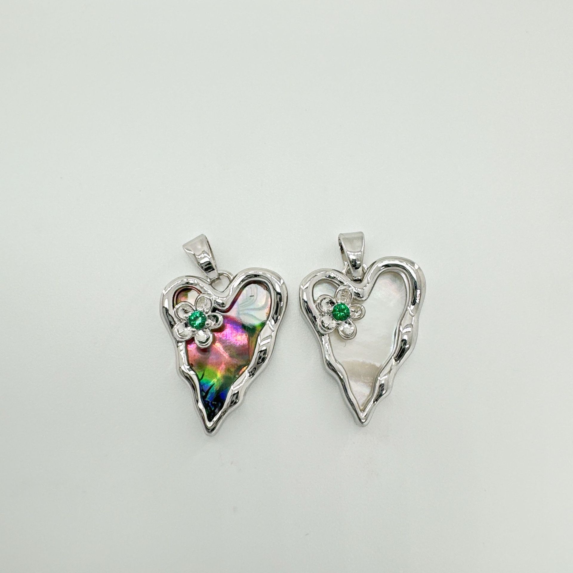 7g Weight Pendant Jewelry Making Type 21mm Jewelry Making Size Shell, Zircon Inlay Material DIY Jewelry Accessories Classification 1 Piece Quantity Copper Material Heart Shape, Flower Pattern Inlay Design Simple Style, IG Style Style 1 Piece 21mm Copper Shell Zircon Heart Shape Flower Pendant 1