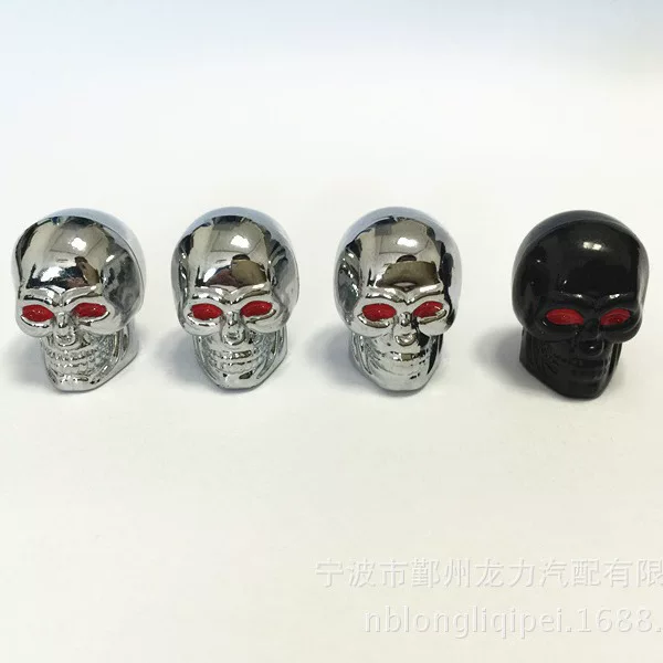 Футбольные кости, серебряная соска, мяч