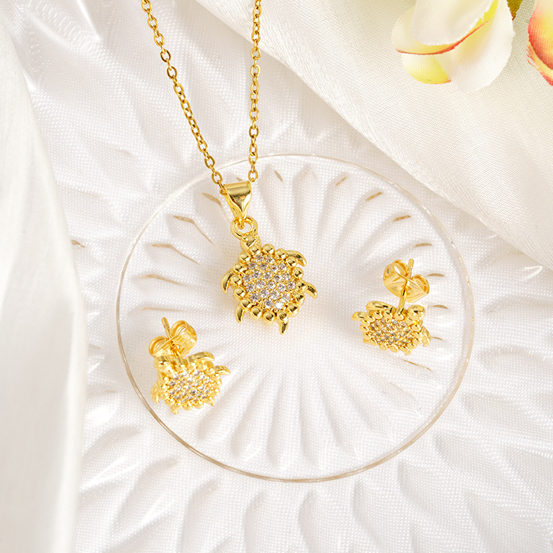Temperamento de oro de arena vietnamita, lujo ligero, micro incrustaciones de diamantes, exquisito collar de tortuga, pendientes, joyería de moda femenina al por mayor