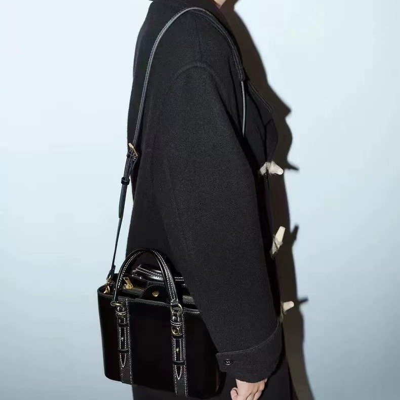 Bolso de mujer 2024 nuevo bolso de mensajero portátil de mini ciudad negro bolso de cubo de todo fósforo bolso asesino de doble compartimento de mano