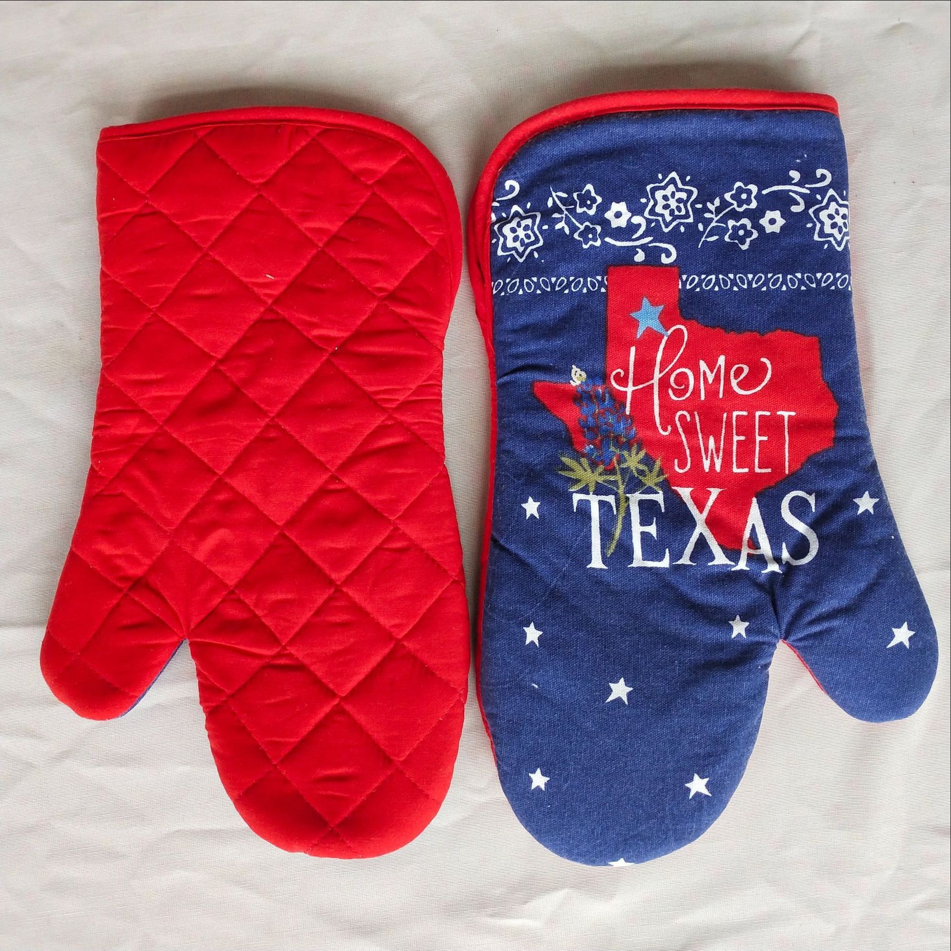 파란색 얼굴 빨간색 바닥