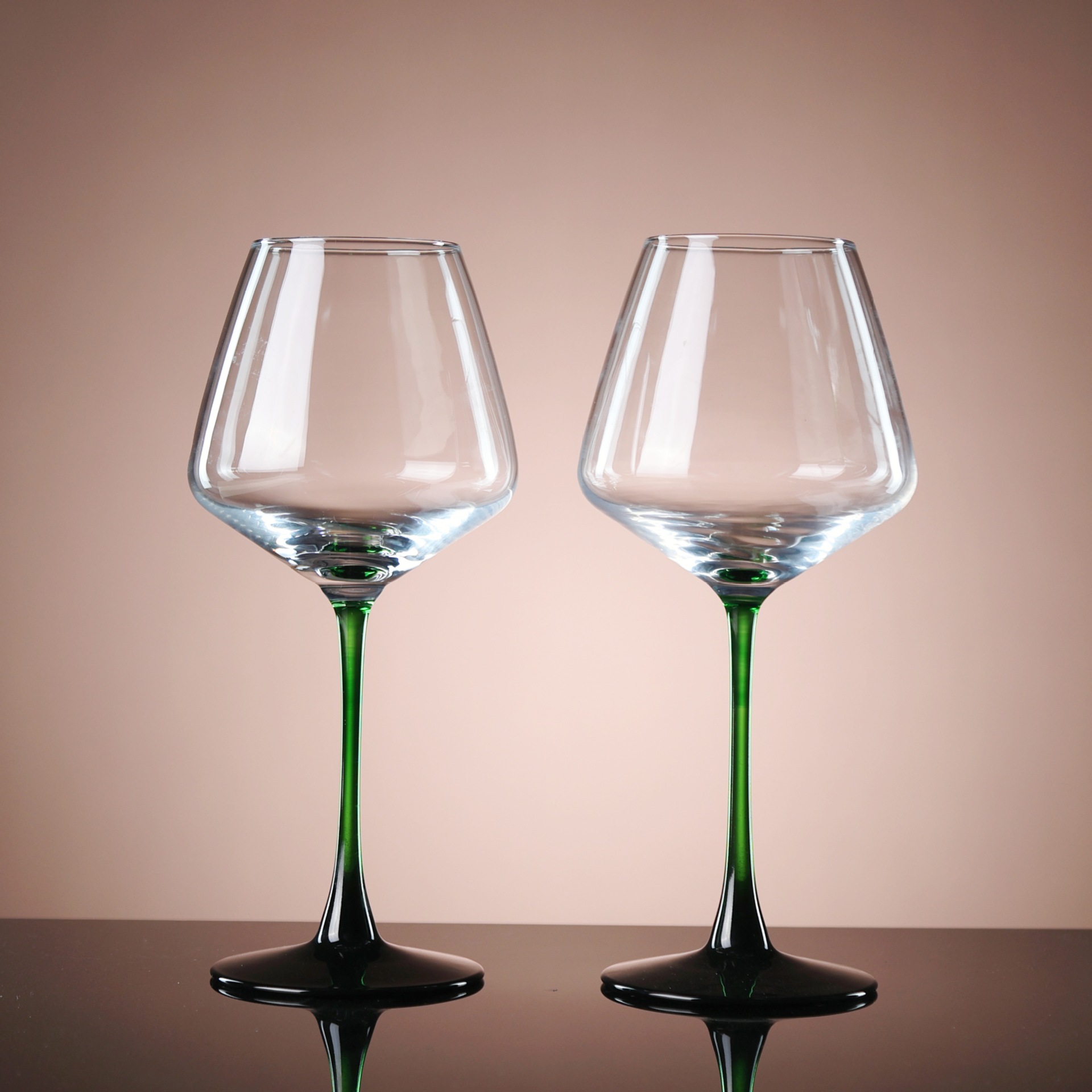 Tazas de vino de borgoña verde tazas de fondo negro tazas de vino creativas personales tazas de vino pueden imprimir logotipo al por mayor