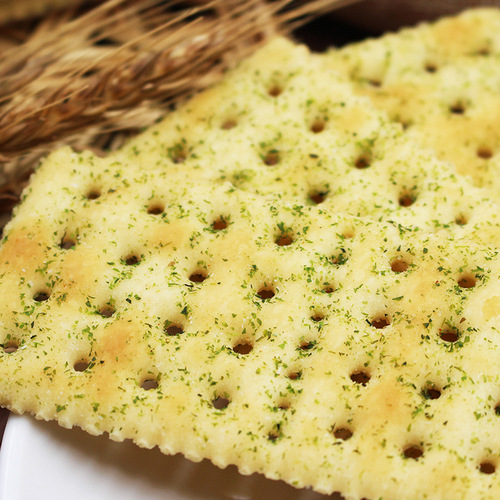 Hong Kong Brand 540g Iron Scale Soda Crackers BIANDO Biscuits Salty Milk Salt Scallion Flavored Bubblegum Snacks