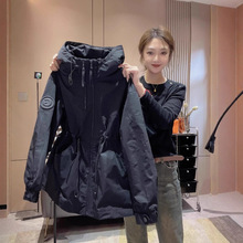 欧货秋装2025新款连帽冲锋衣外套女高级感收腰大码工装中长款风衣