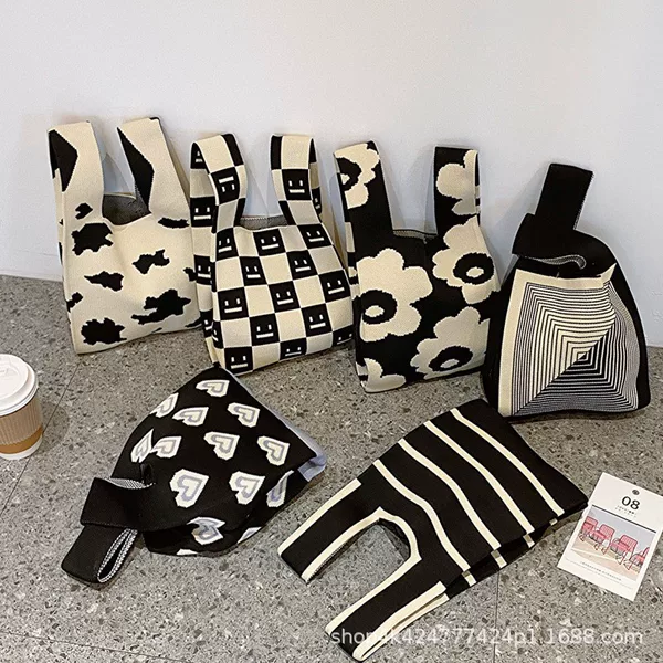 Large Capacity Knitted Handbag Cute All-match Cartoon Knitted Wrist Bag Vacant Bag Hand Gift Bag