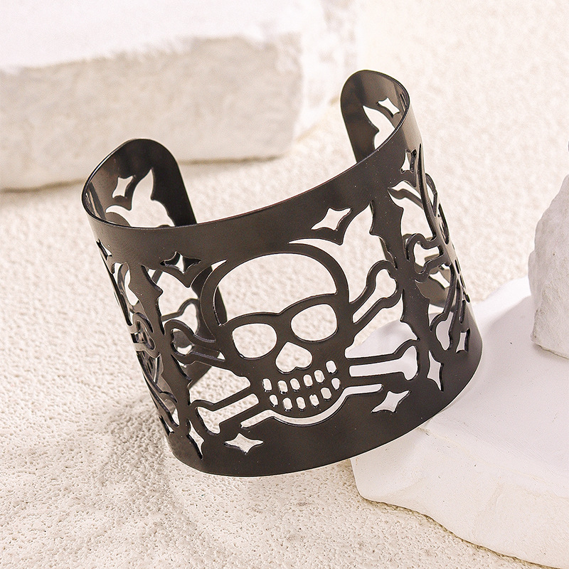 European and American Cross-Border Halloween Dark Gothic Style Geometric Cut Out Skull C-Shaped Open Bracelet Fashionable Personalized Hand Jewelry