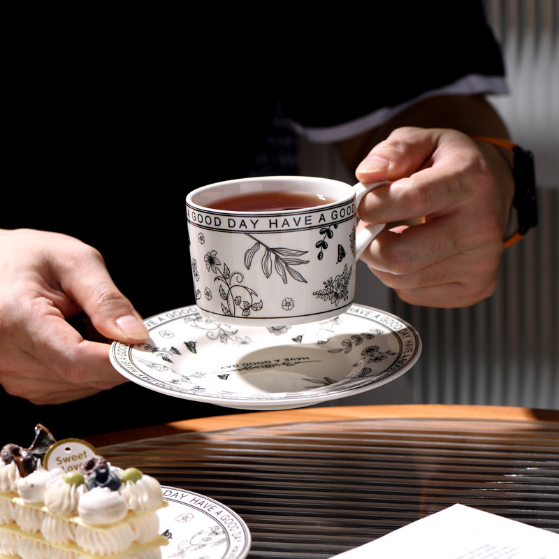 Pinellia Flower, nicho, estilo retro francés, taza de café en blanco y negro, caja de regalo de lujo ligero, traje exquisito