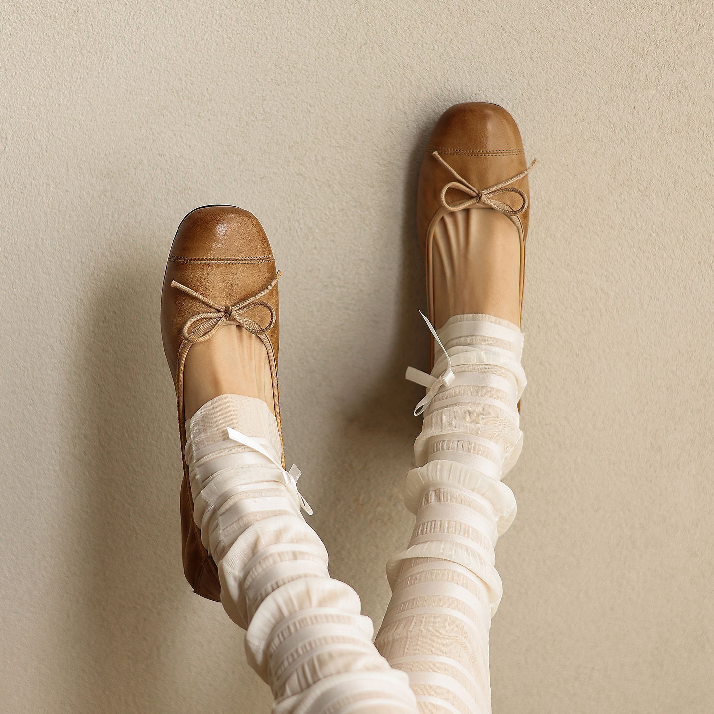 Giày ballet nữ mũi tròn da bò mềm, kiểu trứng cuộn, cổ nông — đen