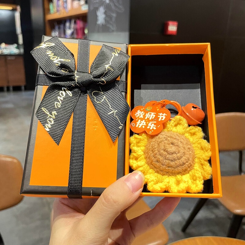 教师节礼物送女老师毛线手捧花挂件2025新款创意实用幼儿园送老师|undefined