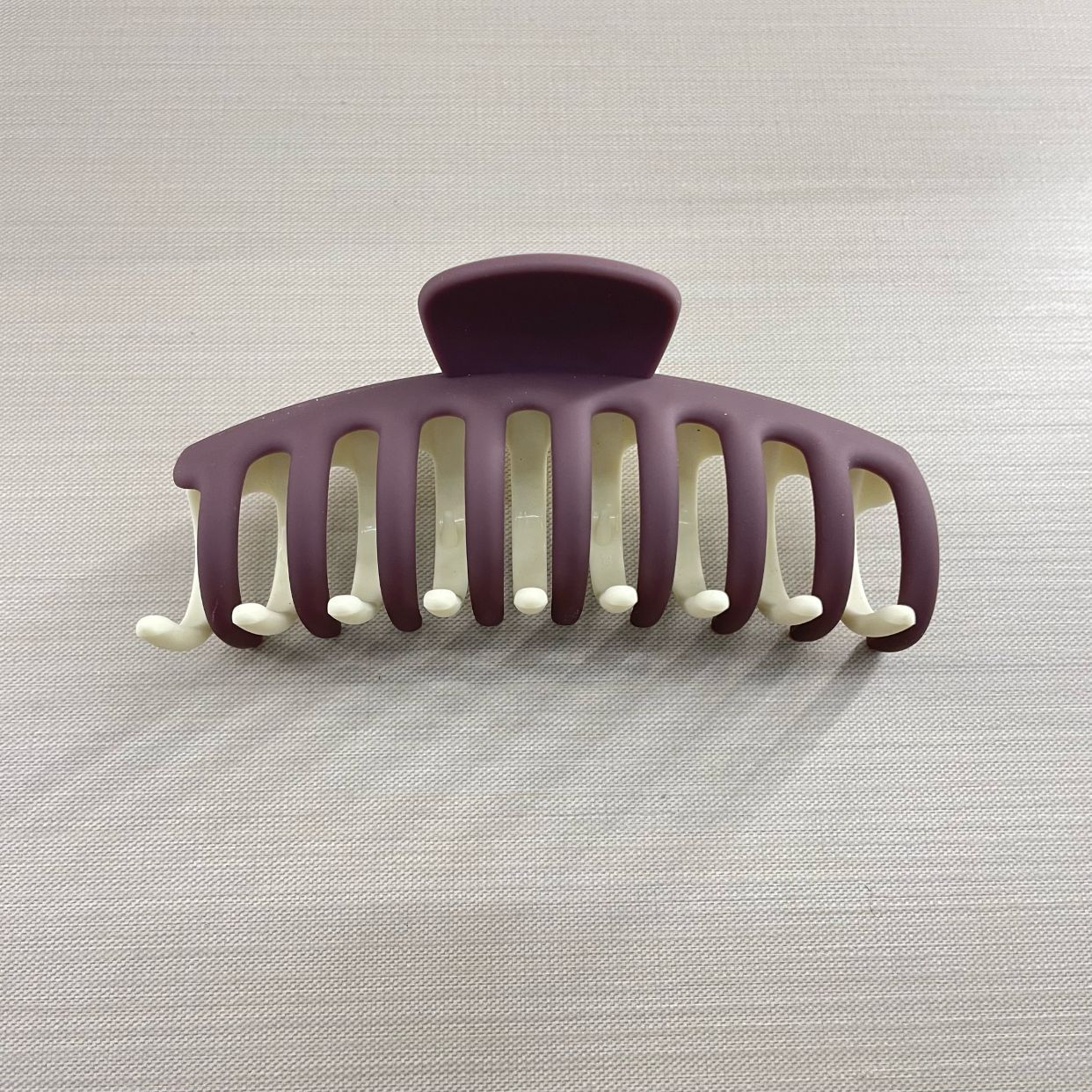 Oufeile superficie de dos colores AB textura esmerilada agarre cuchara trasera femenina alta Cola de Caballo tiburón clip accesorios para el cabello horquilla al por mayor