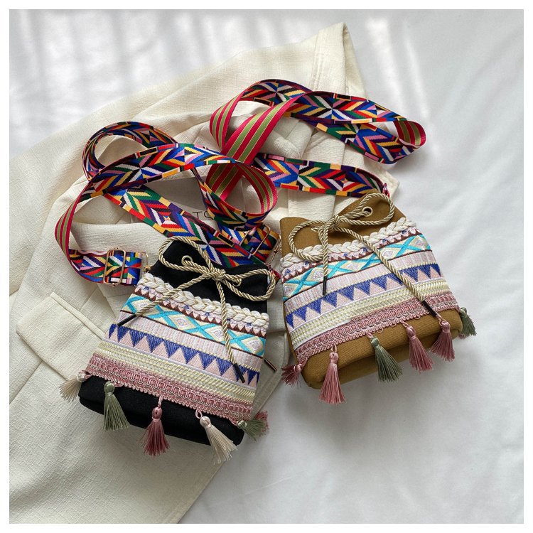 Women's Medium Canvas Geometric Ethnic Style Tassel String Bucket Bag display picture 79