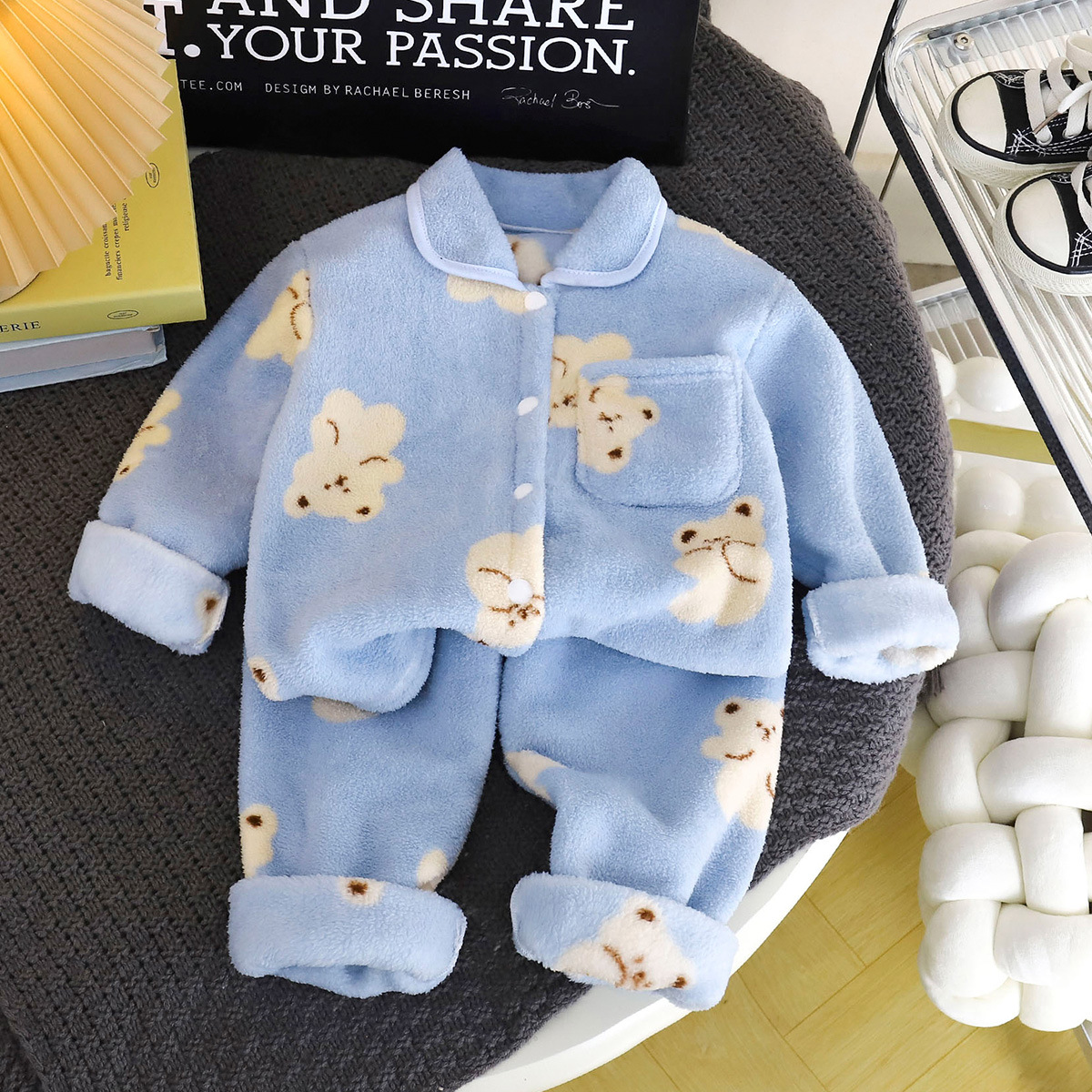 Pajamas infantiles nuevos niños con camisa de fibrillas para niñas más gruesas ropa cálida para el hogar Cardigan ropa infantil al por mayor