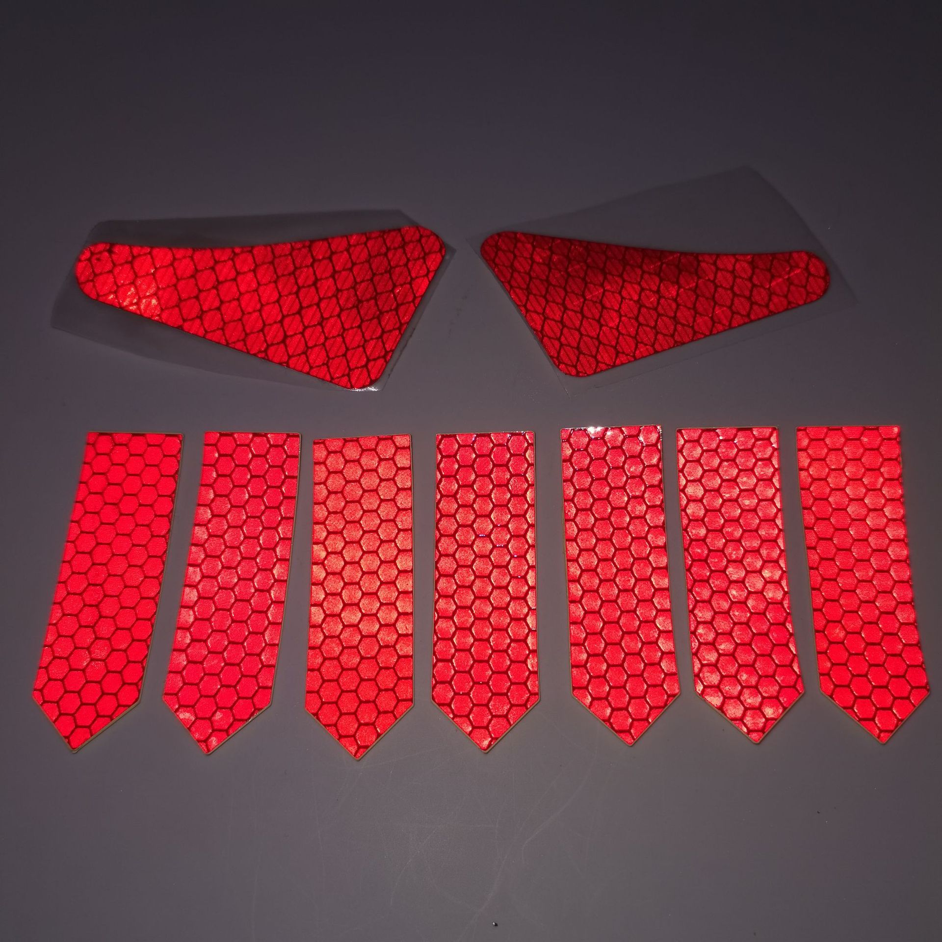 厂家自行车滑板车反光贴蜂窝户外骑行警示贴自粘红色晶彩反光贴纸