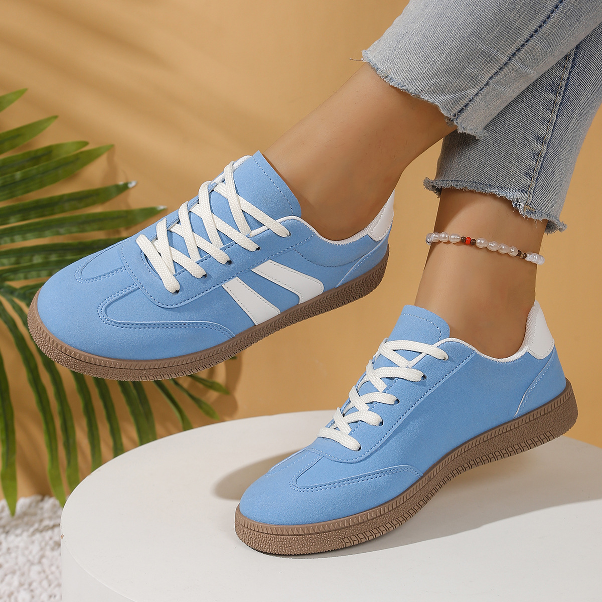 2026 primavera y verano nuevo comercio exterior de tamaño grande correa de cabeza redonda con base plana ocio versátil zapatos de skate ligeros zapatos de mujer al por mayor