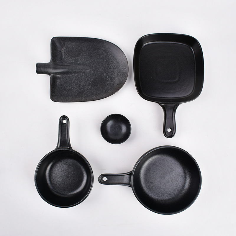 Placa de cerámica japonesa con mango Placa de horneado negro redondeada cuadrada Placa de horneado negro de 6 pulgadas Placa de 7 pulgadas Placa de 8 pulgadas