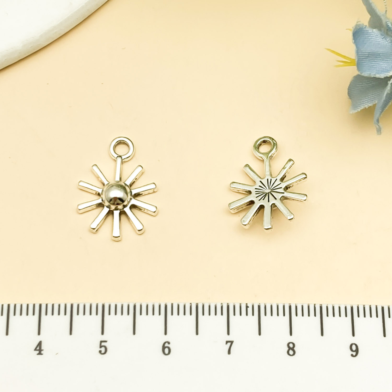 21507-W-古银锌合金太阳18x14mm-1.1g