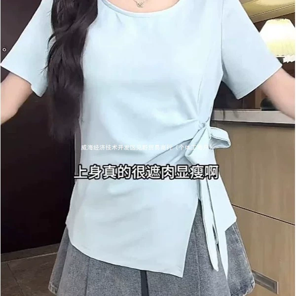 Повседневная женская футболка нестандартной формы с короткими рукавами больших размеров. Новый летний стиль 2025 года для пышных фигур, утягивающий и облегающий топ.