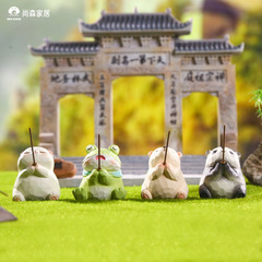 お願いします。オフィスデスクの寝室に樹脂工芸品を飾って、カジュアルでかわいい動物insを飾ってください