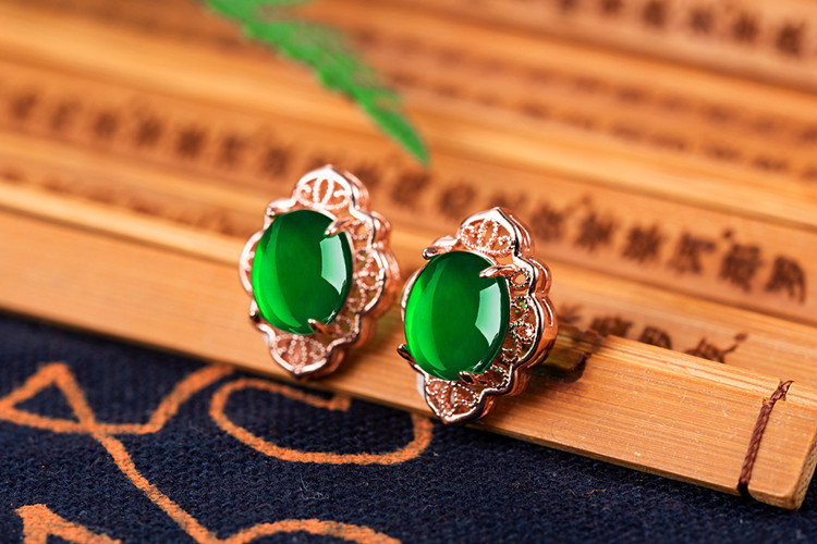 Retro ethnic style hollow green chalcedony earrings retro green agate earrings jewelrypicture1