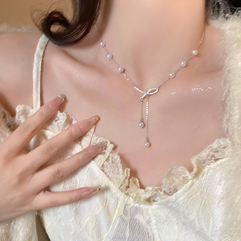 Kalung Rumbai Mutiara Simpul Kupu-kupu Warna Tidak Luntur Baja Titanium Kalung Leher Wanita Mewah Ringan Kalung Tulang Klavikula Berkelas