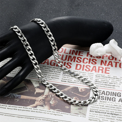 Titanium steel, fade-resistant Cuban necklace—urban hip-hop style for men, trendy Instagram-inspired streetwear accessory that’s cool and edgy.