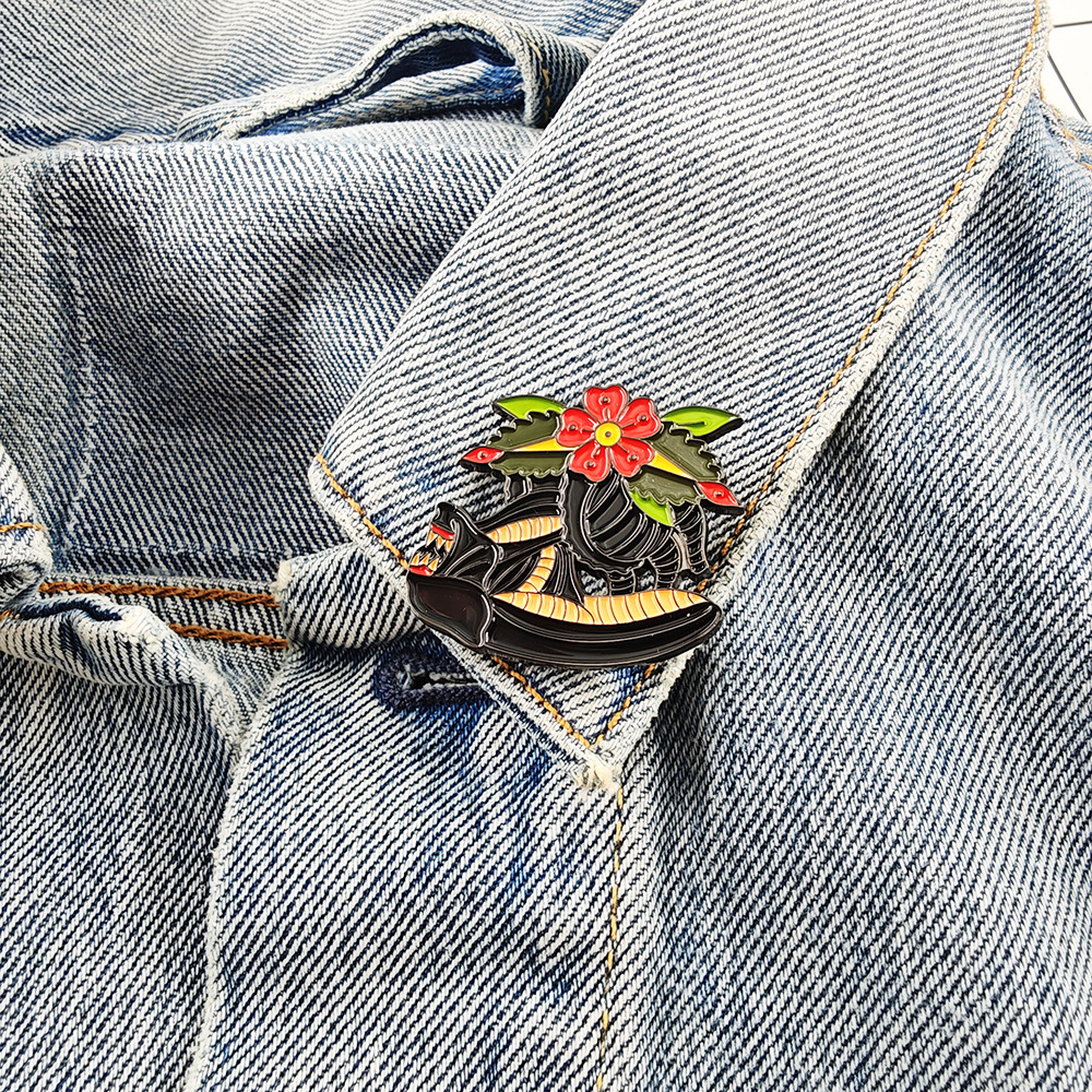 Traditional Tattoo Style Black Panther Enamel Brooch Gothic Lapel Pin Unique Trendy Backpack Badge Accessory