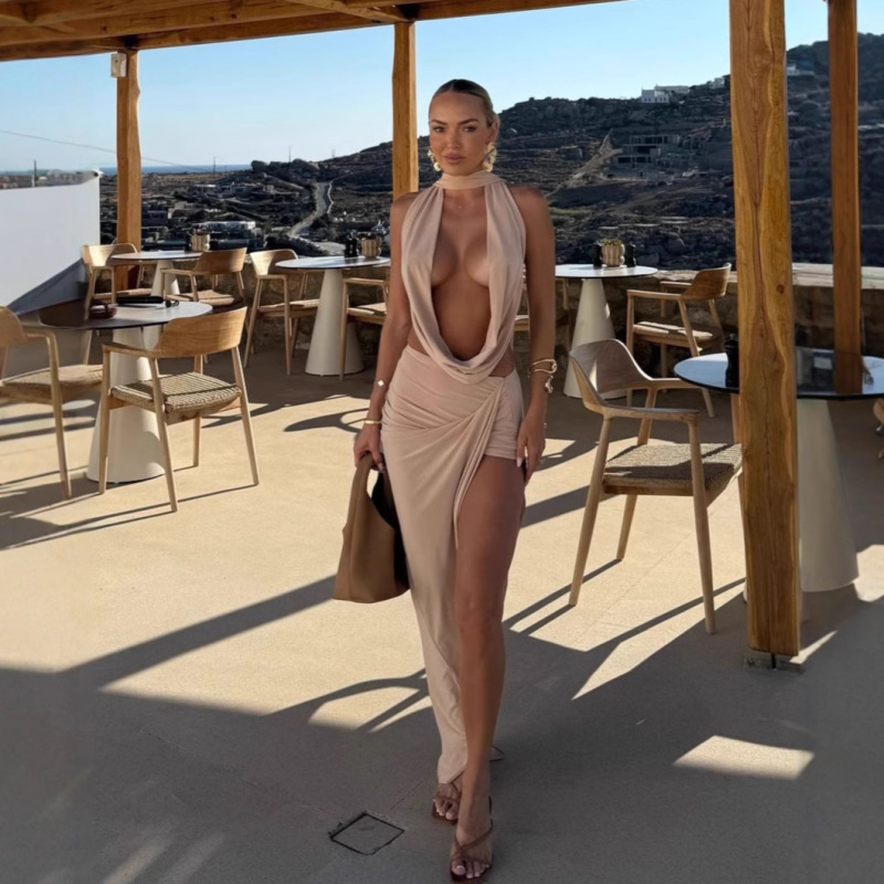 跨境欧美女装2025秋季新品时尚辣妹深V挂脖褶皱露背开叉连衣裙|undefined