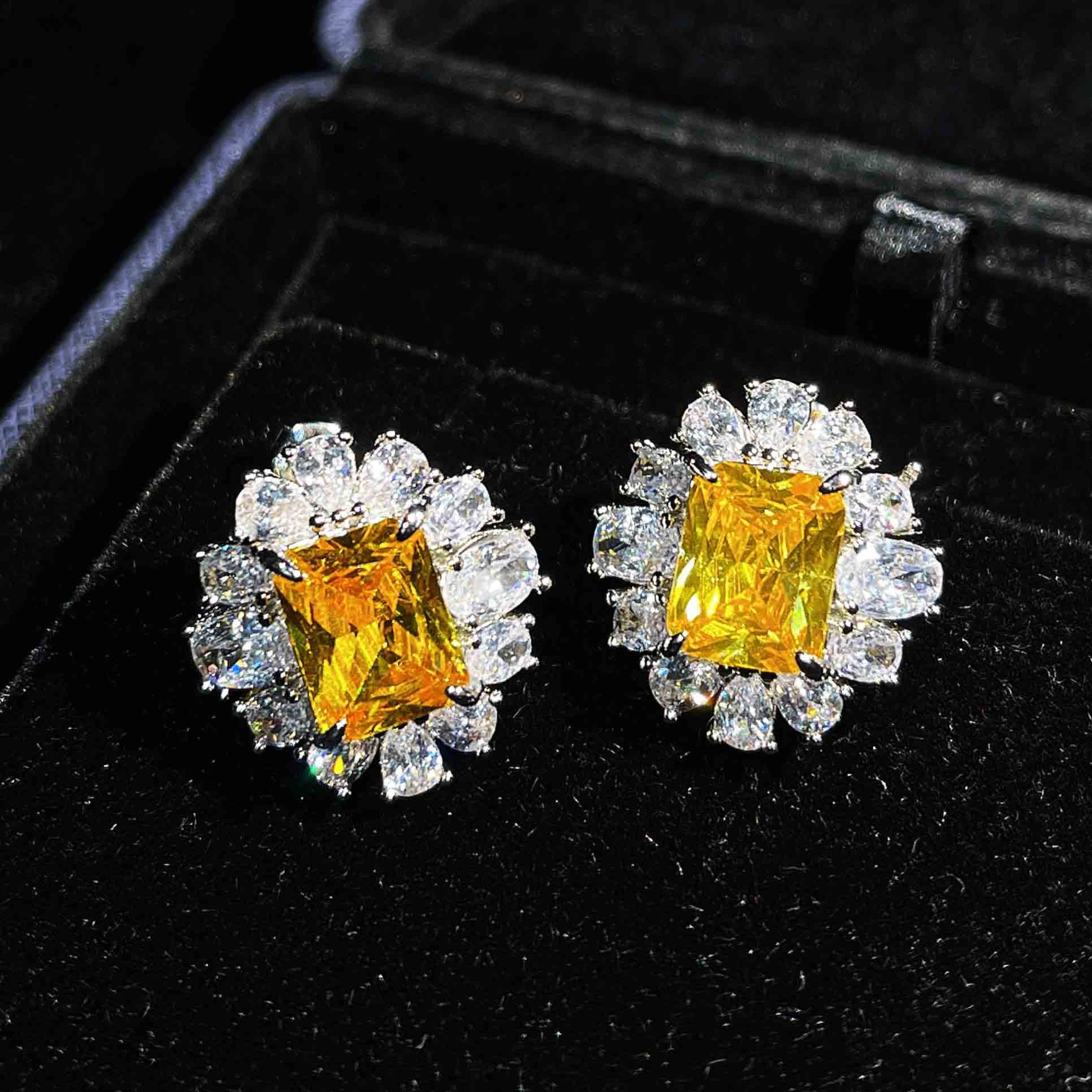 Color Treasure Set Ascher Yellow Diamond Topaz Blue Argyle Pink Square Diamond Ring Earrings Pendant display picture 4