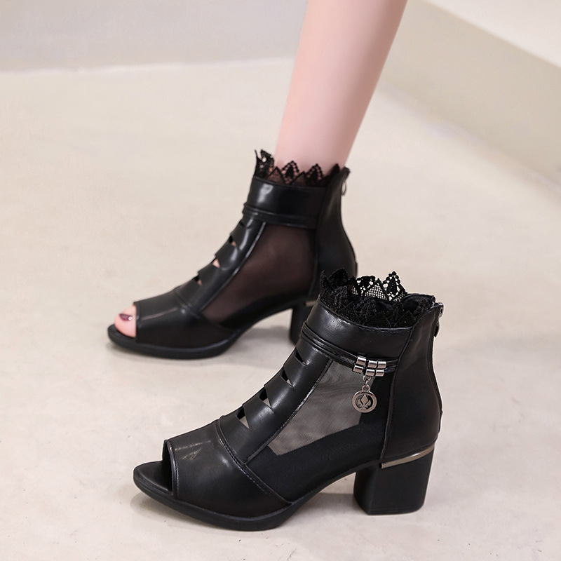 2026 verano nuevo estilo universal zapatos de tacones gruesos zapatos de malla de mujer transpirable hueco hueco hueco zapatos de tacones de mujer