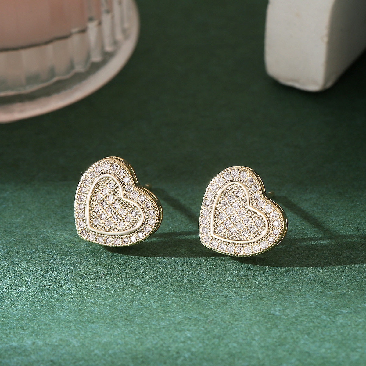 1 Pair Hip-Hop Heart Shape Inlay Copper Rhinestones Ear Studs display picture 1