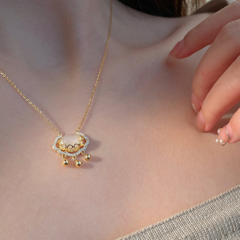 Elegant Geometric Alloy Inlay Moonstone Women's Pendant Necklace display picture 4