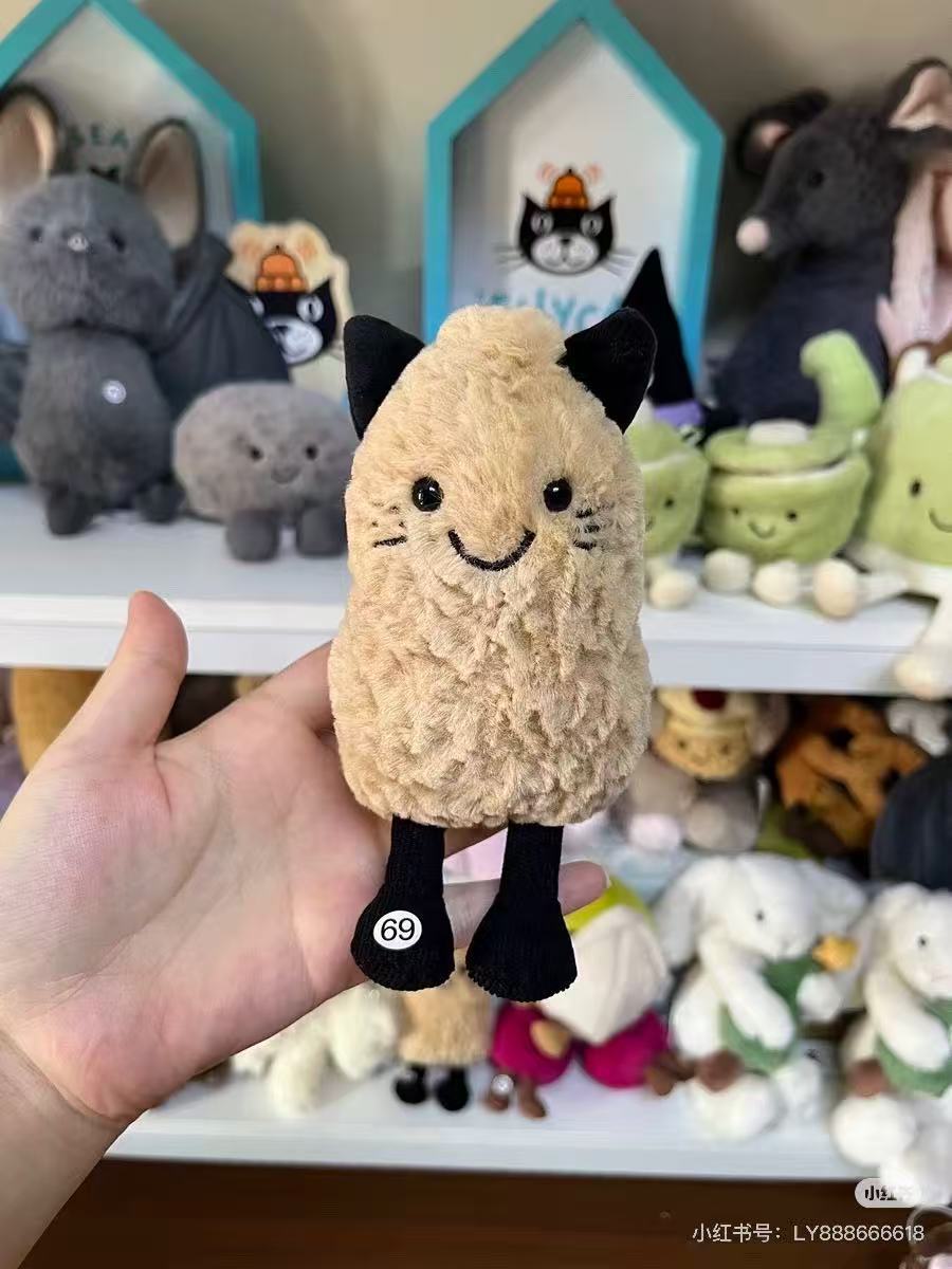 Peanut cat pendant