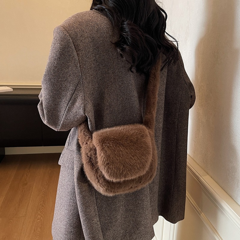 Bolso de lana de lana de mujer 2025 nuevo estilo popular otoño invierno nicho exquisito bolsa de silla para salir bolso de hombro de mujer