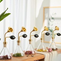 白酒は香器の精油を聞いて香瓶spa会のガラスを聞いて瓶の真鍮のラッパを聞いて香水のお茶のツールを試します。