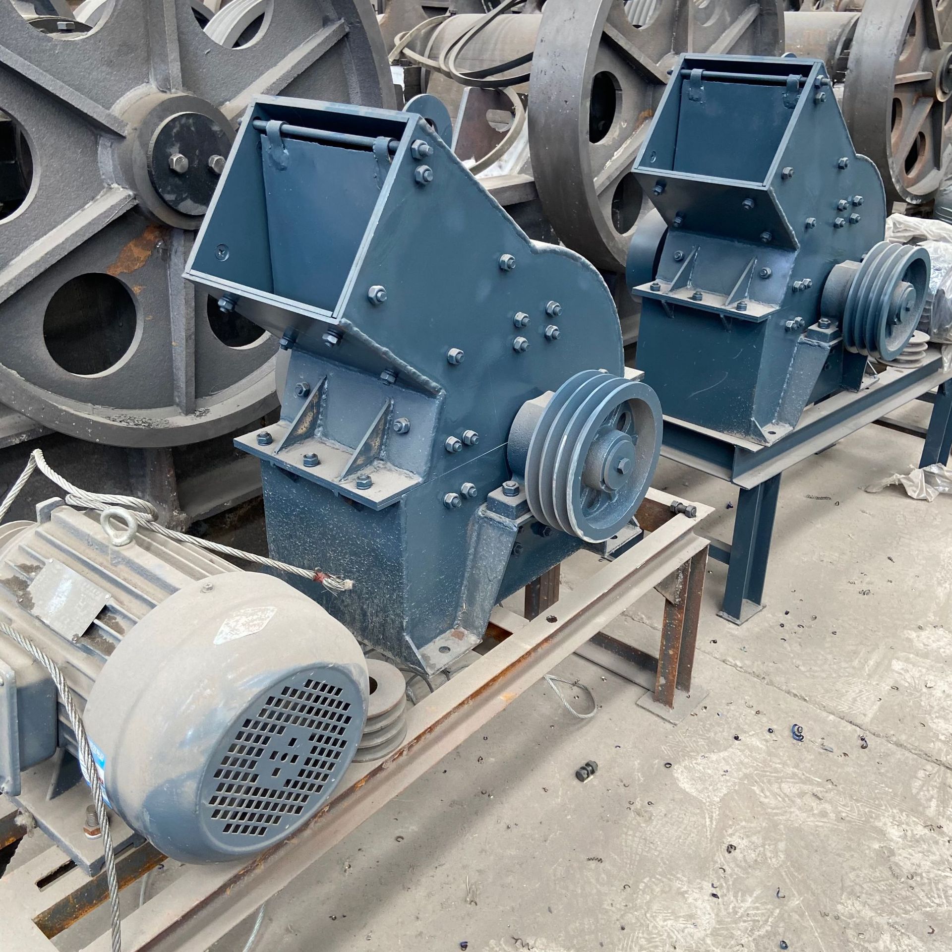 东越生产锤式破碎机 移动石料制砂机 鹅卵石打砂机建筑垃圾破碎机