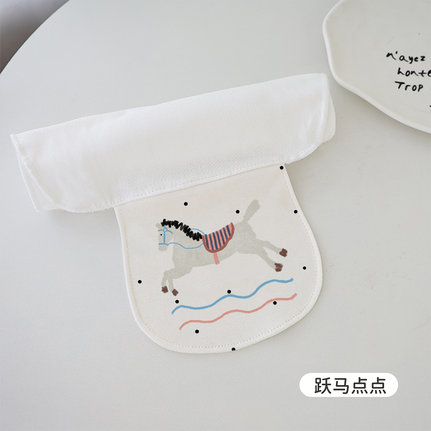 Prancing horse dot dot l size / Details