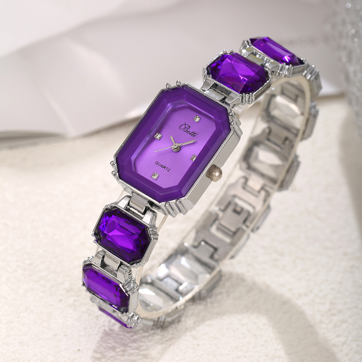 20252 New Casual Fashion Women's Business Square Quartz Watch Korean Version Rhinestone Bracelet Alloy Watch Available