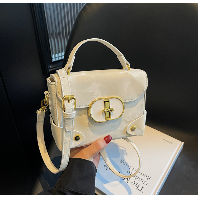 Fashionable and trendy small bag 2025 new women's bag, summer casual and simple crossbody bag, hand-held texture small square bag undefined