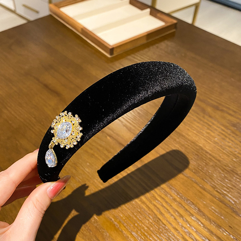 Vintage Palace Style High-grade Velvet Wide-brimmed Headband Super Flash Rhinestone Pendant High Cranial Top Headband Niche Design Hair Accessories