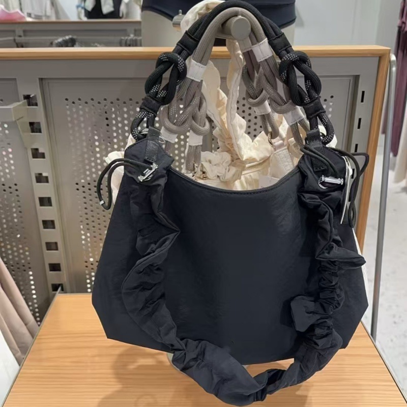 时尚新款可拆卸肩带单肩斜跨包简约百搭休闲少女学生褶皱健身包