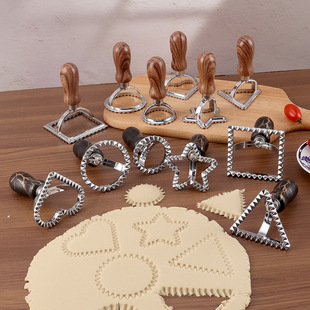Cross-border ABS electroplating dumpling lace printing household dumpling skin edge flower embossed biscuit mold wooden handle biscuit cutter wheel wholesale