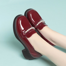 批发英伦皮鞋女秋季圆头中年女鞋粗跟深口单鞋厚底乐福鞋一件代发