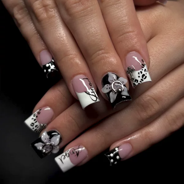 Square-Shaped Wearable Nails with Sweet and Cool Black and White 3D Floral Design, Vintage Classic French Manicure Nails, Nail Tips, Cross-Border Wholesale