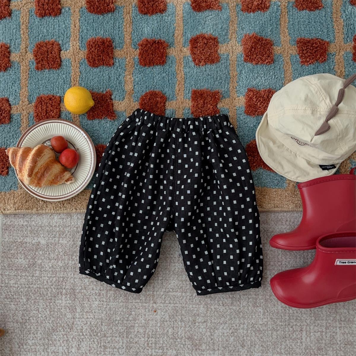 Traje pequeño de estilo coreano para bebés y niños pequeños 2025 verano nuevo traje de tres piezas para recién nacidos de 1 a 3 años