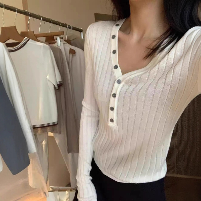 A Spoonful of Sweet White V-Neck Button Pit Knitwear Women's 2025 Autum Casual Top