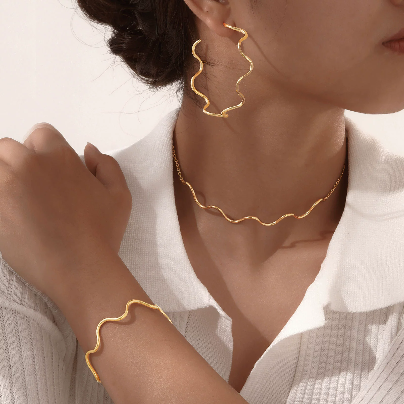 Fashionable choker, earrings stainless steel, wavy golden necklace, 750 sample gold